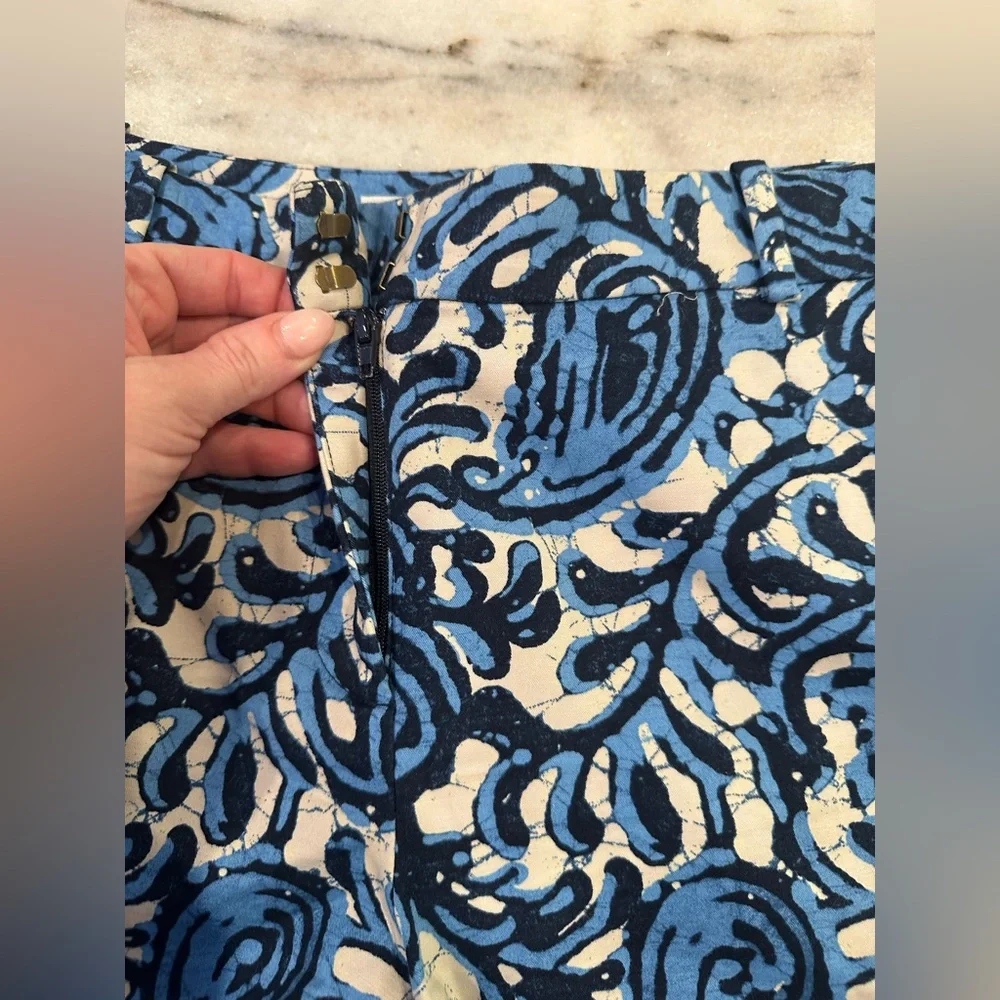 EUC‎ Michael Kors Size 8 Blue and White High Waist Shorts